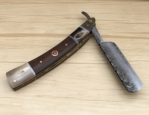 Rasoir à lames droites en acier Damas fait main et personnalisé avec manche en corne de bélier pour barbiers, rasoirs à barbe et à gorge - Product Image 6