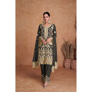 Ensemble haut-bas et dupatta brodé magnifique pour femmes pour les fêtes - Product Image 3