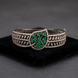 กำไลข้อมือหิน CZ สีเขียวมรกตทำจากทองเหลืองคุณภาพสูงประดับโรเดียมสีดำสร้อยข้อมือสำหรับงานปาร์ตี้สุดหรูแบบคลาสสิก - Product Image 1