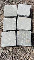 Pavés en blocs de pierre naturelle de sable brun automnal Shivara Stones |   Design rustique coupé à la main pour allées, patios et aménagements paysagers |   Total