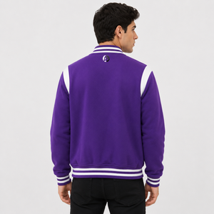 Veste de sport de style universitaire, conçue pour un confort durable et un attrait intemporel, idéale pour les tenues décontractées actives et les looks inspirés de la mode urbaine. - Product Image 3
