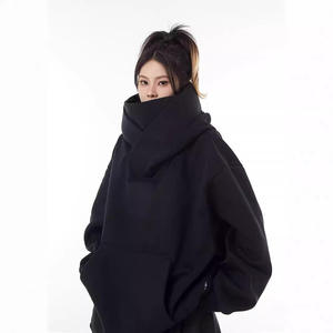 Survêtements personnalisés pour femmes, grammage lourd 500 GSM 350 GSM, en molleton polyester/coton, avec broderie, comprenant un sweat à capuche oversize et un short - Product Image 1
