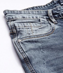 กางเกงยีนส์ทรงบอยเฟรนด์สำหรับผู้ชาย สไตล์ลำลอง เท่ห์ๆ น้ำหนักเบา ระบายอากาศได้ดี เอวกลาง แต่งขาดเล็กน้อย เหมาะสำหรับปาร์ตี้และวันหยุด - Product Image 5