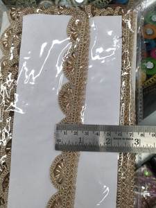 Bordure en dentelle brodée florale multicolore traditionnelle exquise avec perles, fil métallique Zari et perles scintillantes 100% polyester - Product Image 3