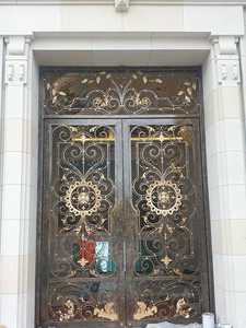 Puerta Decorativa de Hierro con Marco de Acero y Panel de Vidrio para Proyectos de Hoteles, Villas y Escuelas, Garantía de 3 Años, Solución Completa para el Proyecto - Product Image 5