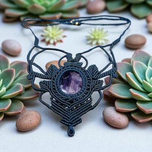 สร้อยคอมาคราเม่ธรรมชาติ งานแฮนด์เมด ดีไซน์ผีเสื้อสุดฮิต จี้คริสตัลบำบัด ปรับขนาดได้ ของขวัญสำหรับงานหมั้นแบบพุทธ - Product Image 2