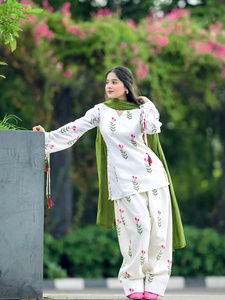 ชุดเดรสผ้าฝ้ายพิมพ์ลายดอกไม้คอวีสำหรับผู้หญิงแขนยาวปักลายหลวมๆสบายๆฤดูใบไม้ผลิสีขาวพร้อมลวดลายสีเขียวและสีชมพู - Product Image 2