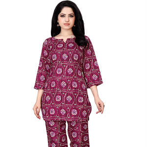 Conjunto de Dos Piezas para Mujer con Estampado de Vino Granate Sostenible, Transpirable, para Otoño e Invierno, con Cuello Redondo y Pantalones Deportivos - Product Image 1