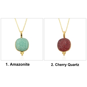 Collier pendentif floral sculpté à la main en amazonite naturelle et quartz cerise, plaqué or 18 carats, pierres semi-précieuses en forme de coussin - Product Image 1