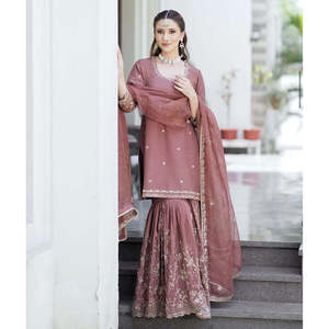 Top de fête brodé de créateur-Sarara et Dupatta pour robes de bal avec travail de séquence - Product Image 3