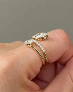 Bague spirale en or rose 14 carats sertie de diamants de laboratoire, design ouvert avec pierre d'accentuation, bijou de déclaration de luxe pour mariage - Product Image 4