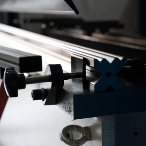 Prensa Plegadora Hidráulica NC de 2 Ejes, 30-400 Toneladas, Máquina Automática para Doblar Chapa Metálica, 4 Metros, Controlador CNC, Plegadora de Acero GI - Product Image 2