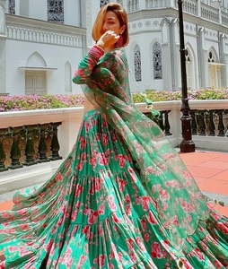 Lehenga Choli ethnique indien pour les fêtes de mariage et les événements festifs pour femmes, tenue tendance à prix abordable - Product Image 1