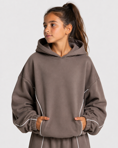 Sudadera con capucha para niña al por mayor, estilo casual oversize, transpirable, con contraste de color moca, de forro polar premium - Product Image 1