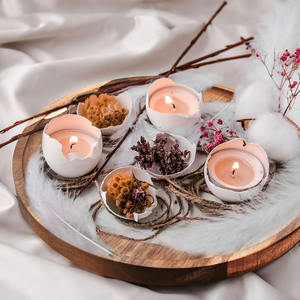 Plateaux rustiques en bois d'acacia de forme ronde parfaits pour les plateaux de fruits au fromage ou les collations servant à la cuisine ou à la table - Product Image 4