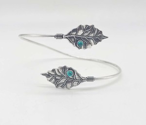Bracelet de bras supérieur en feuille de turquoise naturelle, fait main, plaqué argent, ouvert et réglable - Product Image 4