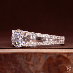 แหวนหมั้นเพชรทรงกลม 1 กะรัต เพาะเลี้ยงในห้องปฏิบัติการ ประดับเพชรแบบดับเบิ้ลเพฟ วงแหวนแยกส่วน รับรองโดย IGI ทองคำขาว 10K แหวนขอแต่งงาน - Product Image 2