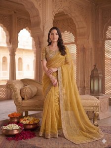 Sari de Soirée en Soie Premium pour Femme avec Bordure en Dentelle Ornée de Perles Faites à la Main et Blouse Assortie – Collection en Gros - Product Image 3