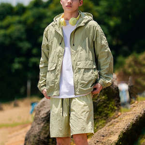 Conjunto de Chaqueta y Pantalones Cortos de Moda al por Mayor, Traje Deportivo Personalizado, Chaqueta Cortavientos, Pantalones Deportivos de Nailon para Hombre - Product Image 1