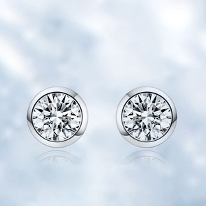 Boucles d'oreilles en diamant moissanite de qualité supérieure, bijoux élégants et raffinés avec détails de pierres précieuses étincelantes pour femmes, anniversaire de mariage - Product Image 4