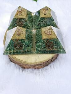 Pyramide d'orgone en jade vert très demandée pour la protection énergétique, la guérison et les vibrations positives, disponible au prix direct usine - Product Image 5