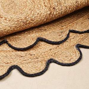 Alfombra redonda de yute ecológica hecha de yute natural con fibras festoneadas para diseños de hogar modernos. - Product Image 6