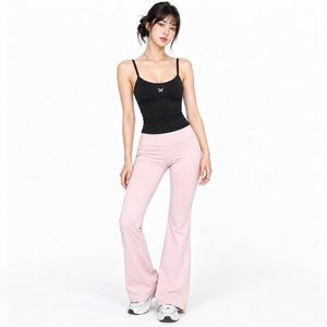 Ensemble décontracté et sportif pour femme : Crop top court noir sans bretelles et pantalon rose à jambes larges – Tenue respirante en maille pour toutes les saisons - Product Image 1