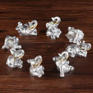 Ensemble de huit figurines d'éléphants en argent, mini statues d'éléphants porte-bonheur pour la décoration de table, de étagère, la collection et les cadeaux - Product Image 5