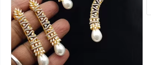 Magnifique ensemble de collier et boucles d'oreilles plaqué argent de qualité supérieure, design classique, idéal pour les mariages, les fêtes et les occasions spéciales. - Product Image 2