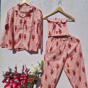 Ensemble de pyjama en coton à imprimé homard pour femmes |   Pyjama indien rayé fait main |   Vêtements de détente en mousseline douce - Product Image 1