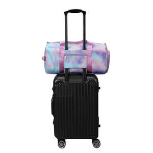Sac de sport Galaxy Print en polyester avec fermeture éclair et compartiment séparé pour chaussures - Product Image 3