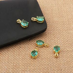 Colgante de cuarzo de apatita delicado minimalista, joyería de latón hecha a mano con diseño de encanto de piedras preciosas - Product Image 4