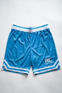 Shorts de basket-ball rose vif avec bordure blanche et rose et logo RC, pour un look élégant et professionnel pour les équipes sportives. - Product Image 6