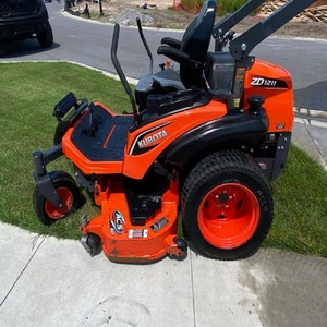 Cortadora de césped Kubota de alta eficiencia, diseñada para operaciones profesionales de paisajismo. - Product Image 1