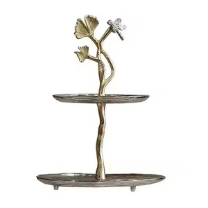 Plateau décoratif en aluminium à trois niveaux avec motif floral, style Art Déco, support rond pour présentation de mariage - Product Image 3