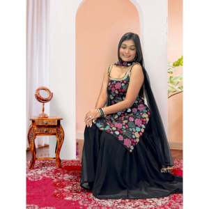 Conjunto de traje de fiesta negro para mujer JD Designer talla M con bordado y trabajo de secuencia - Product Image 6