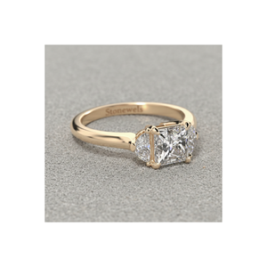 Anillo de Compromiso de Oro de 14K con Diamante Cultivado en Laboratorio, Corte Radiante, Diamante Central, Piedras Laterales de Media Luna, Tres Piedras, Certificado - Product Image 1