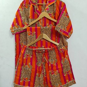 Ensemble de pyjama pour femmes à imprimé tigre rouge, manches courtes, col mandarin, vêtements de nuit décontractés, 2 pièces, coton tissé, vêtements d'été - Product Image 4