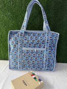 Sac fourre-tout matelassé en coton de qualité export, fait main, imprimé floral, sac à bandoulière, sac de transport écoresponsable, vente en gros pour cadeau - Product Image 4