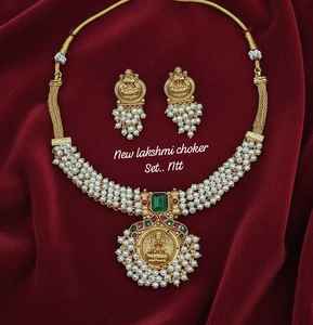 Parure de bijoux ethnique en laiton plaqué argent et zircon pour mariée, fiançailles, mariage, fête, cadeau, comprenant collier ras-du-cou, boucles d'oreilles pendantes et tikka haut de gamme - Product Image 1