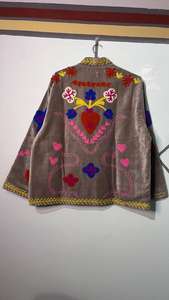 Chaqueta de Terciopelo Bordada a Mano con Diseño Floral, Abrigo Boho Suzani - Product Image 6