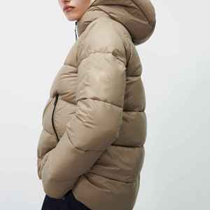 Veste matelassée à capuche, hiver, décontractée, coupe-vent, rembourrage en polyester épais, fermeture éclair, couleur unie, coupe classique, unisexe - Product Image 4
