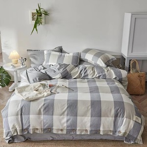 Ensemble de couette gris à carreaux au design minimaliste avec taies d'oreiller, literie simple et moderne pour la maison - Product Image 1
