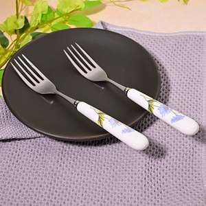 Ensemble de 2 fourchettes en acier inoxydable à manche en céramique motif marguerites – Idéal pour fruits, desserts, usage en restaurant, petite taille, compatible Halloween - Product Image 2