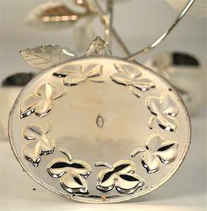 Portavelas de resina y metal, perfectos para crear una atmósfera relajante durante las tardes o las noches tranquilas. - Product Image 2