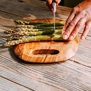 Planche à découper en bois d'acacia, design ovale, poignée facile à saisir, épaisse, durable, sûre pour les couteaux, idéale pour la découpe, le service et l'utilisation quotidienne en cuisine - Product Image 2