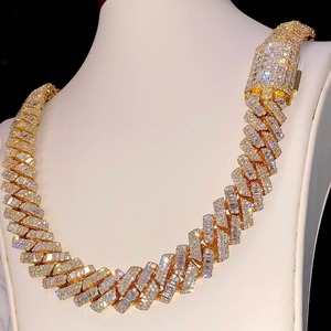 Cadena Cubana de Lujo Moderna de 16 mm con Acabado Reflectante de Alto Brillo, Diseño de Eslabones Atractivos y Collar Unisex Premium - Product Image 1
