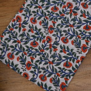 Tissu tissé léger en coton 100% premium, imprimé à la main avec un motif de fleurs orange, résistant aux taches, pour vêtements et confection de robes - Product Image 1