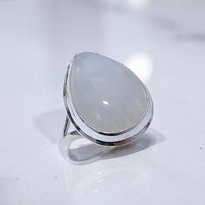 แหวนเงินแท้ 925 ประดับมูนสโตนสีน้ำเงินธรรมชาติ รูปทรงสายรุ้ง งานแฮนด์เมด ราคาขายส่ง - Product Image 2