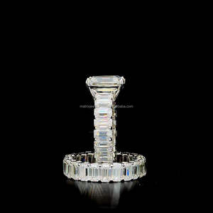 Conjunto de anillo de compromiso de moissanita de lujo Plata 925 5ct Centro Esmeralda Corte Moissanite IGI Anillo de diamante certificado - Product Image 2